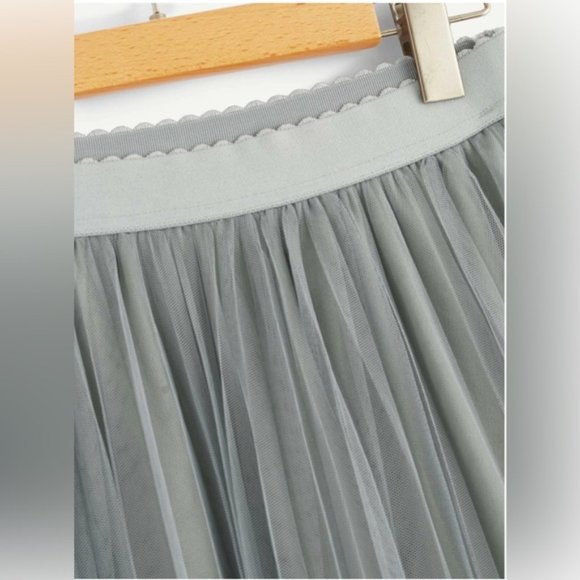 Light Grey Mesh Tulle Pleated Skirt - Picture 7 of 9